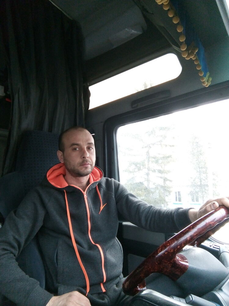  ,   Vadim, 42 ,   
