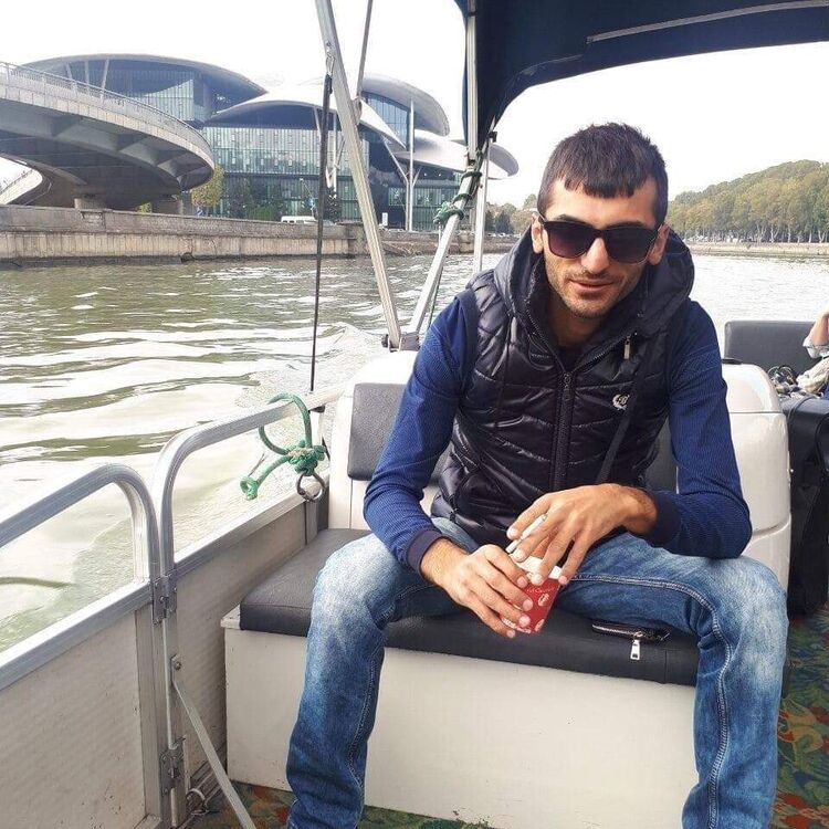  21257539  Vahag, 35 ,    