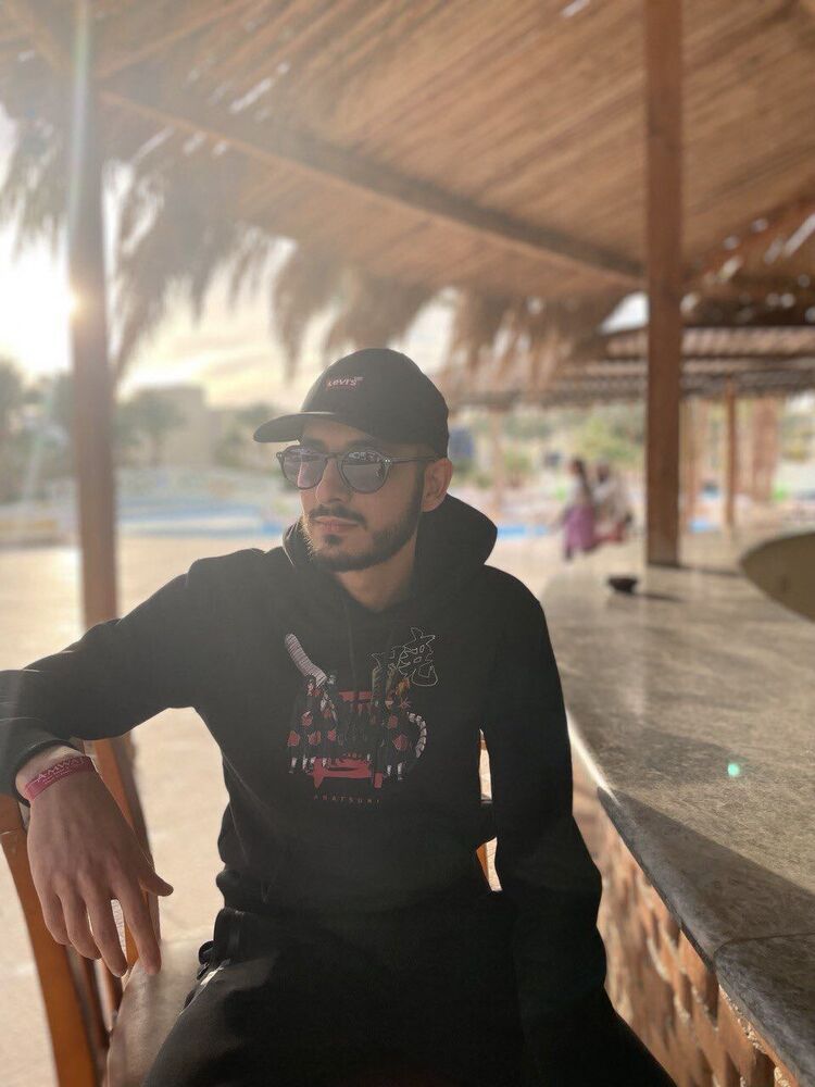  32732779  Garik, 28 ,    