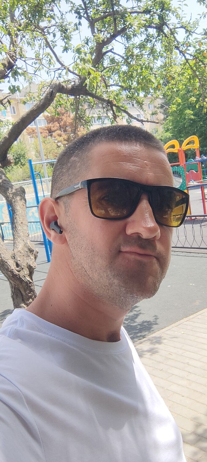  44371549   , 37 ,    