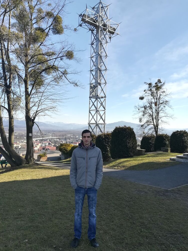  12400059  Denis, 29 ,    