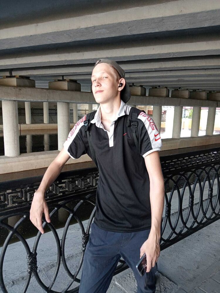  35289639  Alexander, 21 ,    