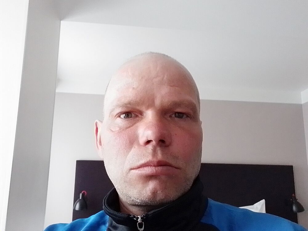  34787759  Oleg, 46 ,    