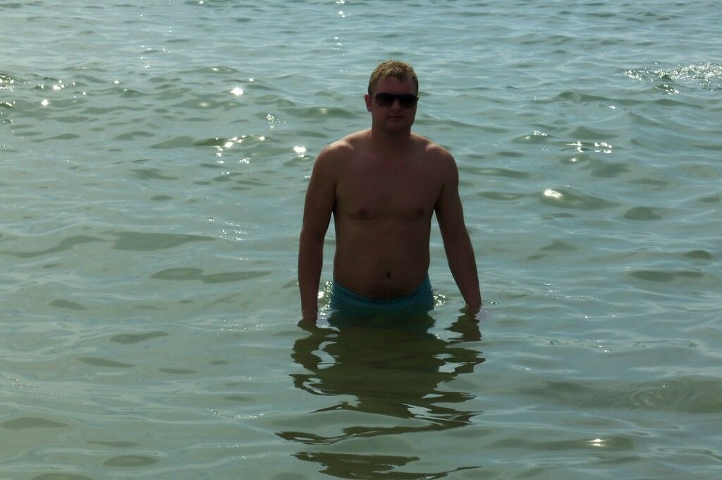  9202499  Anton, 42 ,    
