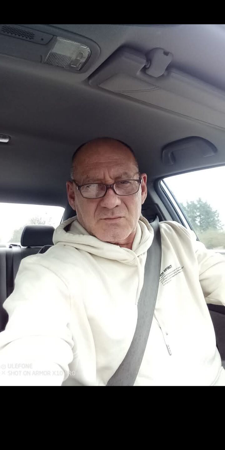  53953679  Serge, 55 ,    1er Arrondissement