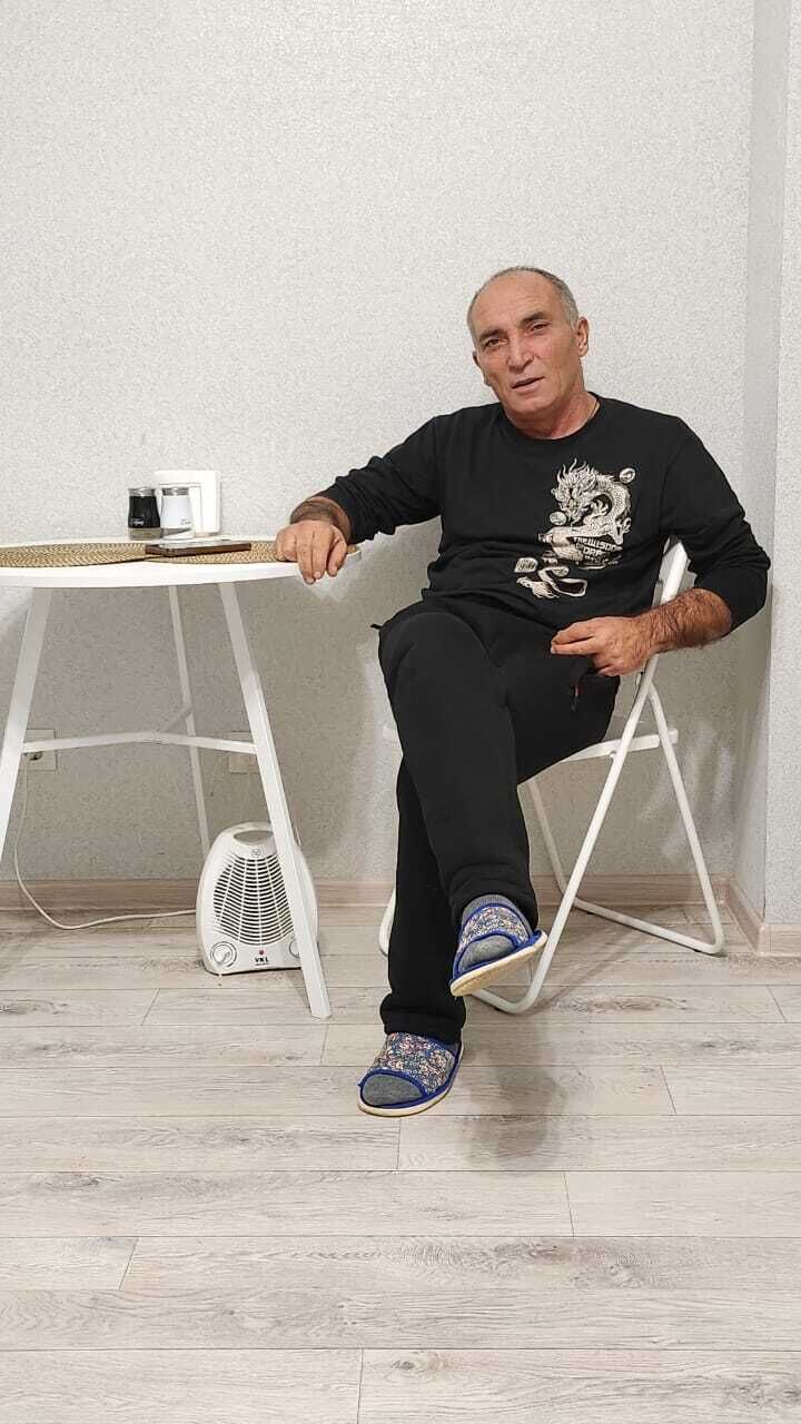  ,   Vlad, 52 ,   ,   