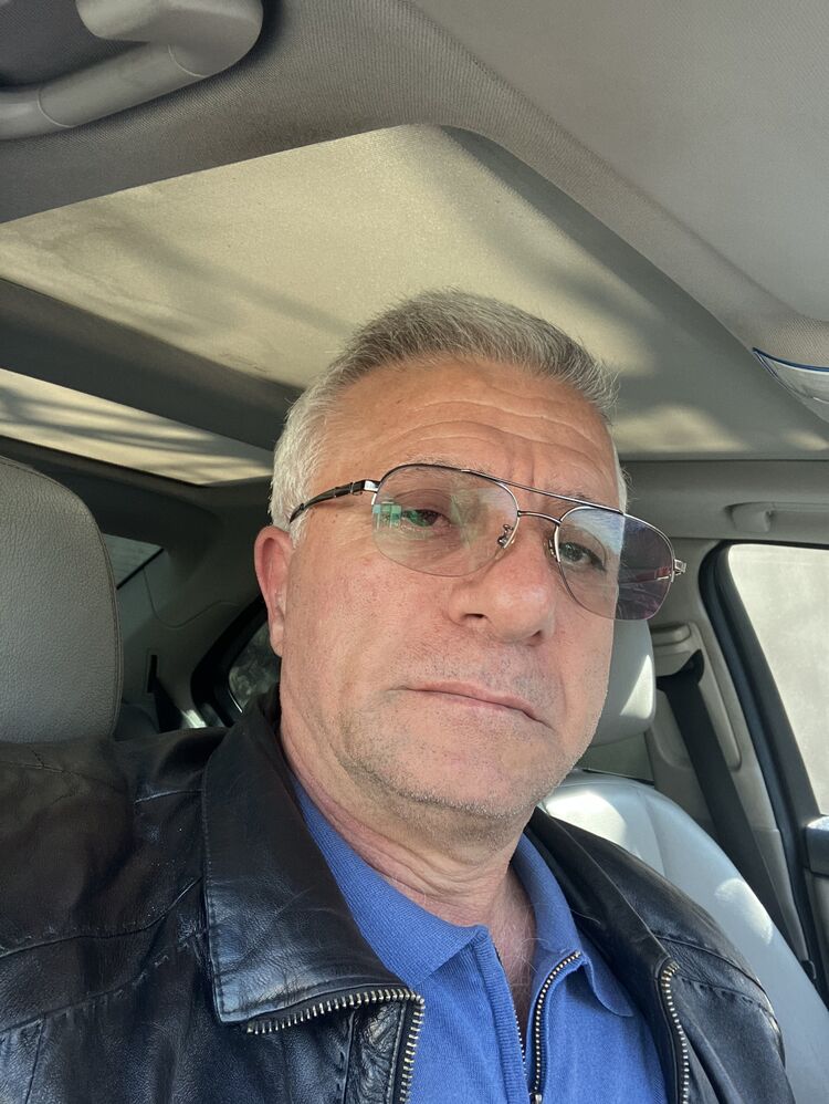  53967189  Hrach, 50 ,    