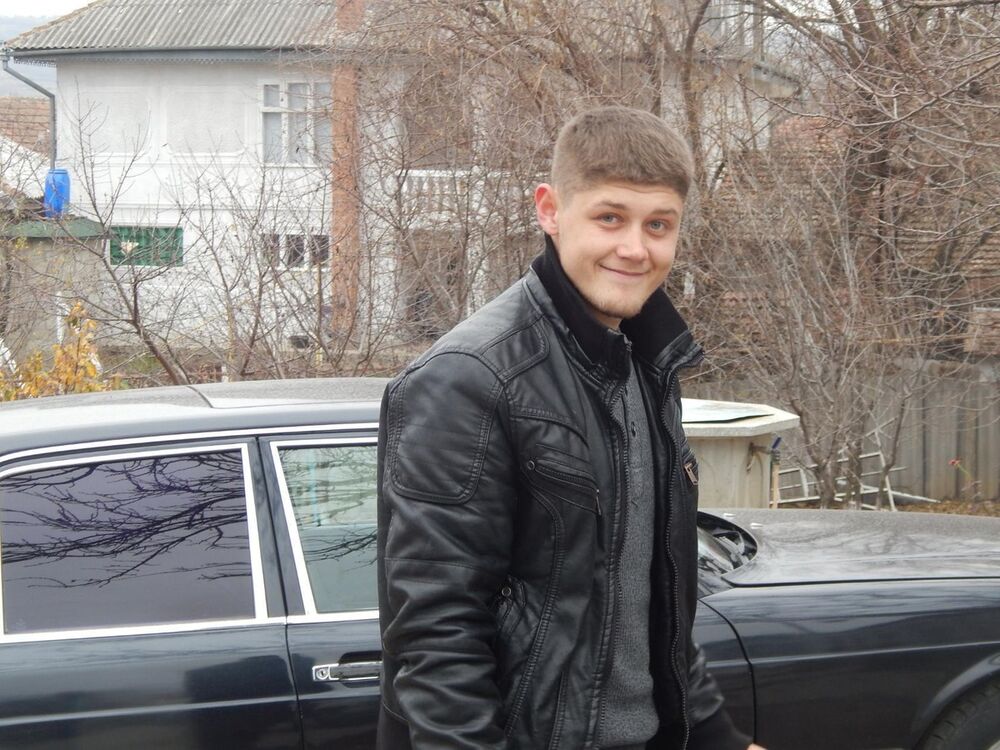  7798069  Alexandru, 31 ,    