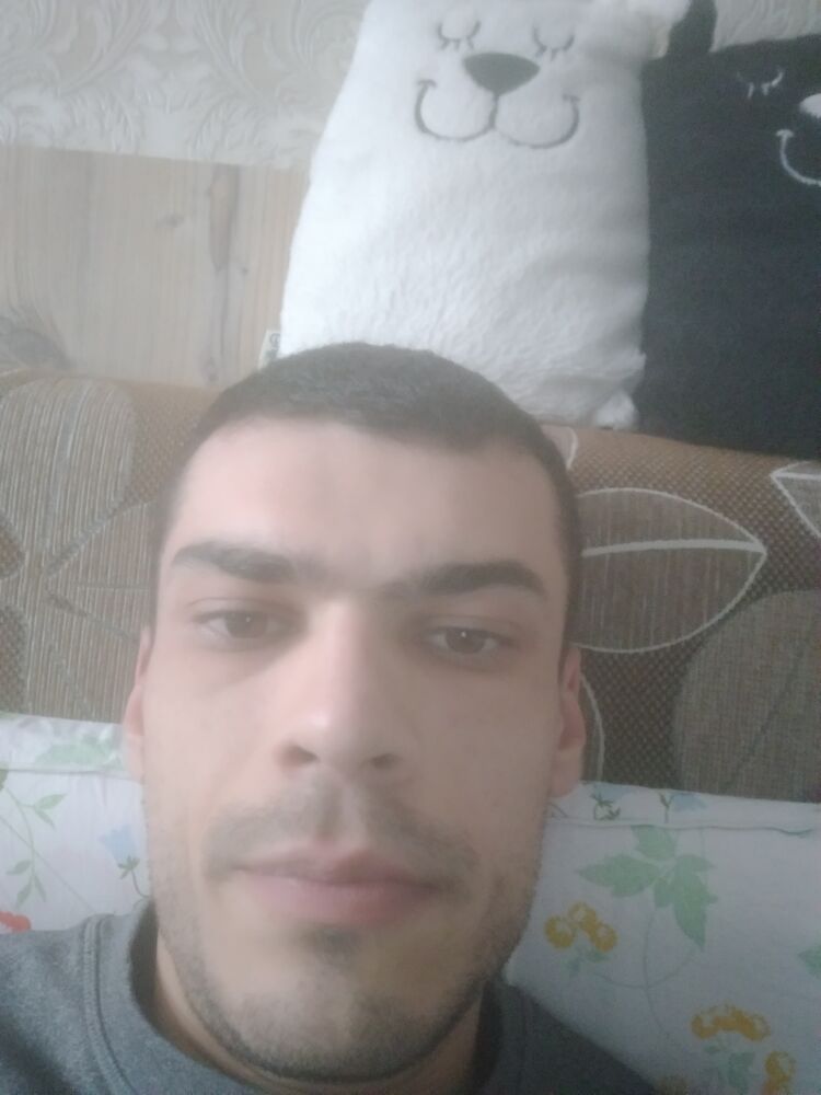  48206179  Robert, 28 ,    