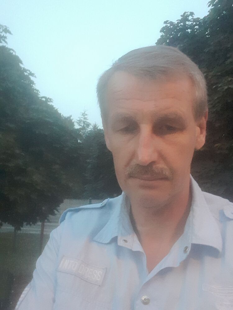  30916229  Viktor, 54 ,    