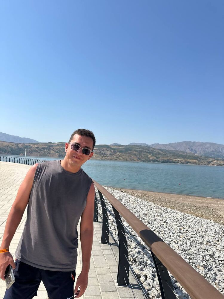  53413889  Kamron, 23 ,    