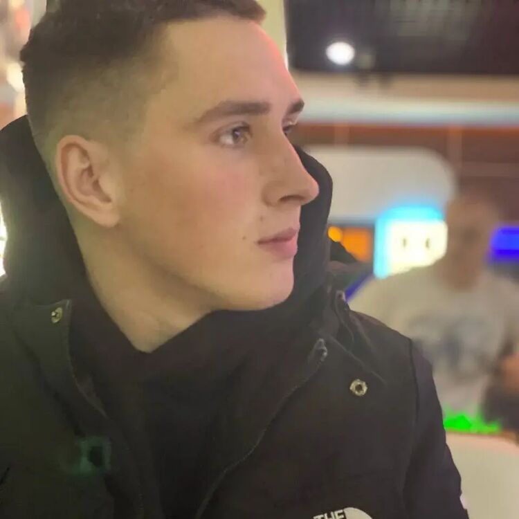  52627779  Vitalik, 24 ,    