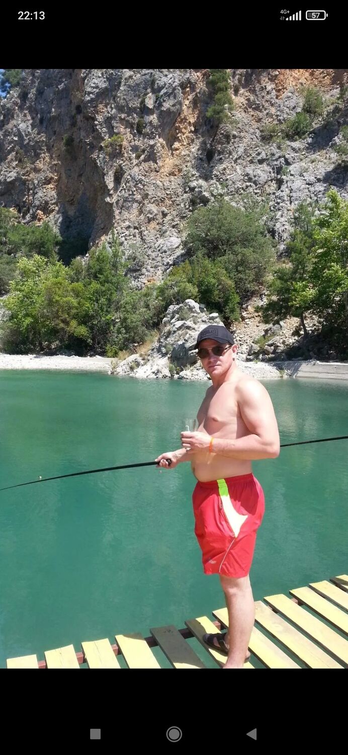  30339719  Sergei, 41 ,    