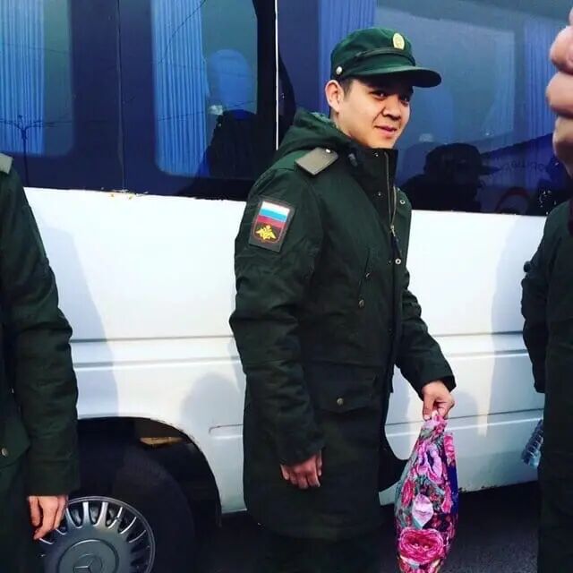  35812829  Oleg, 24 ,    
