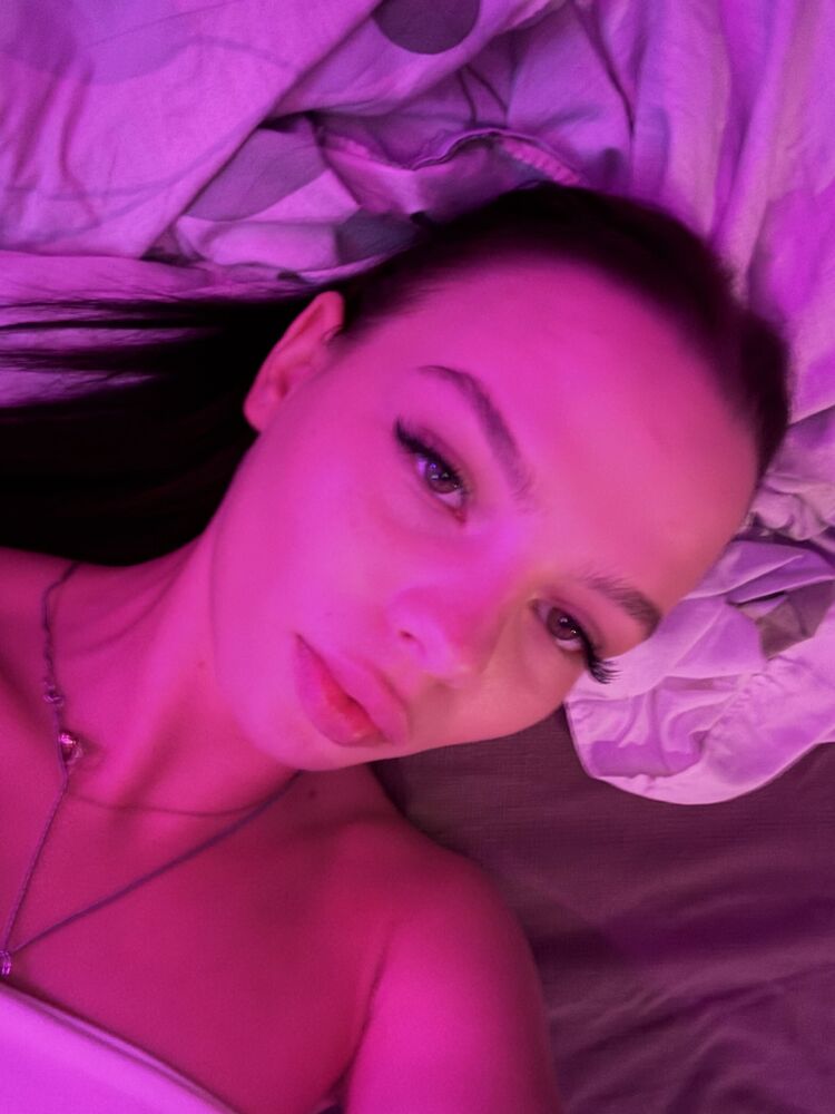  54075689  Alina, 21 ,    -