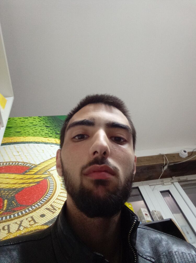 28131819  Artyom, 22 ,    