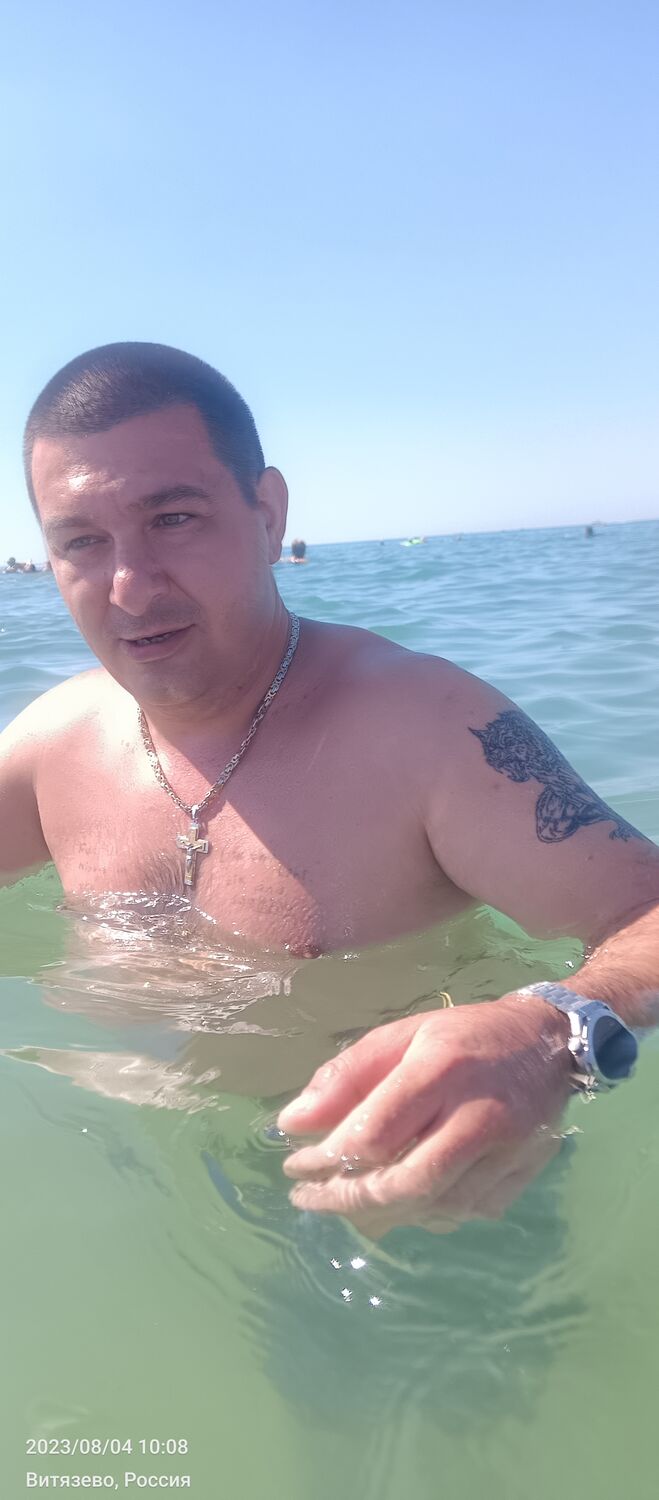  36917229  Artyom, 37 ,    
