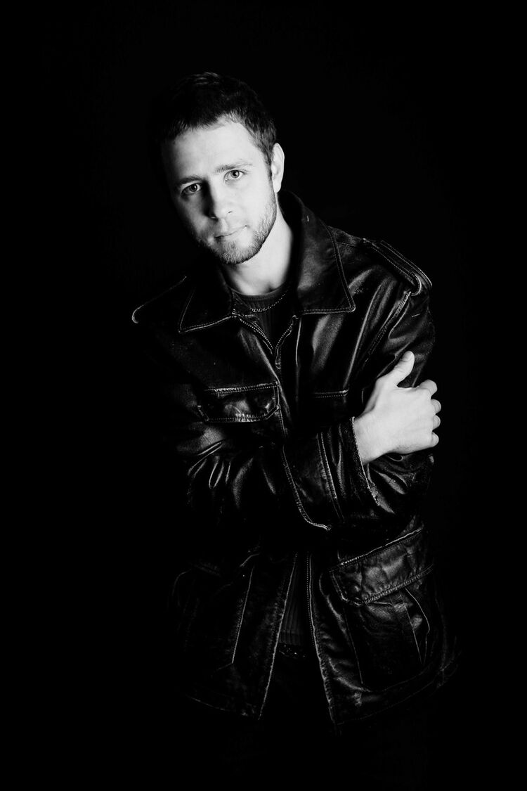  18693569  Dmitrij, 37 ,    