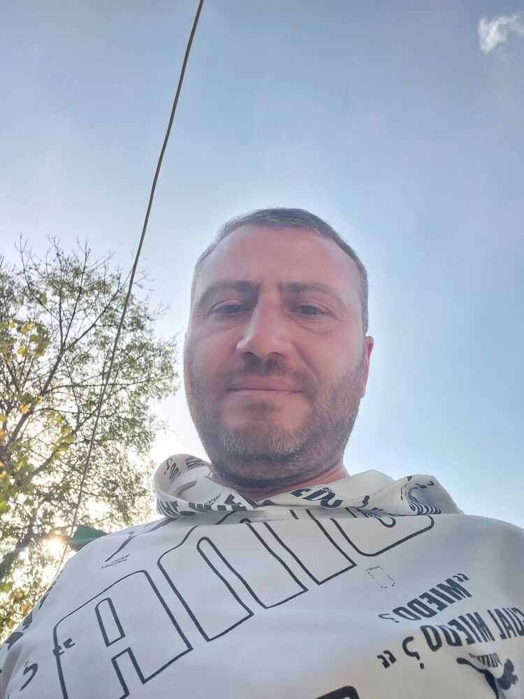  ,   Artur, 37 ,   ,   