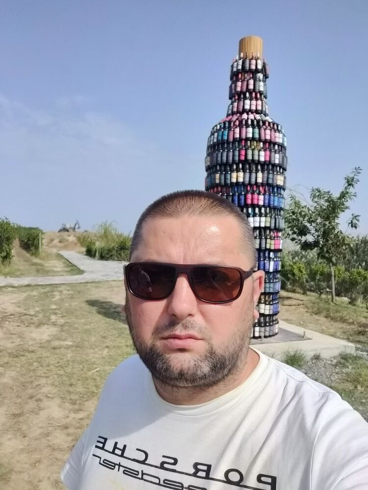  13786679  Rufat, 45 ,    