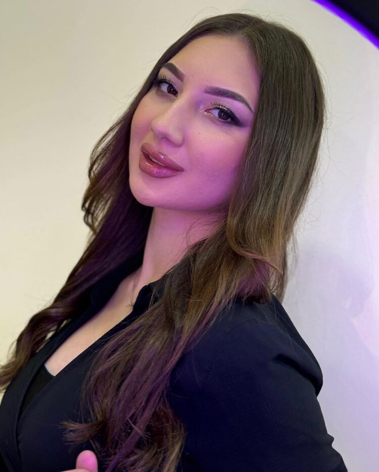  48731389  Alina, 21 ,    