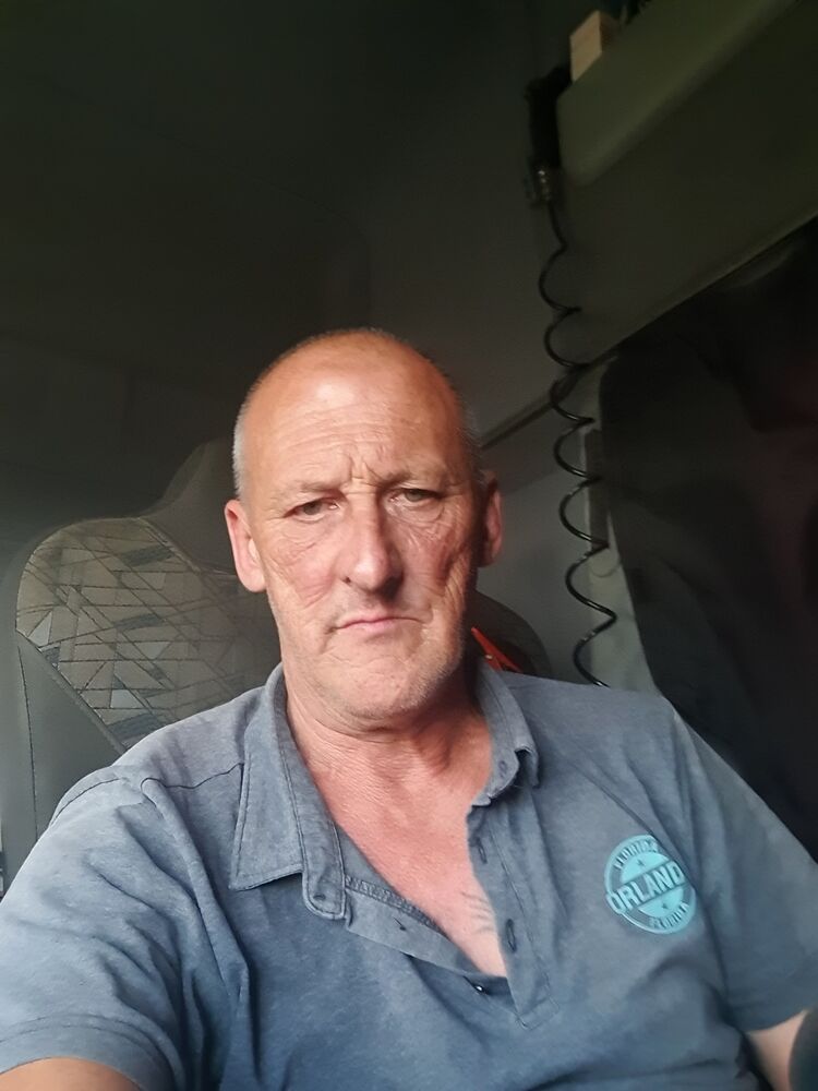  45926089  Yra, 58 ,    