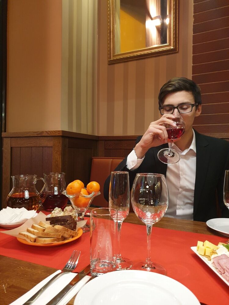  ,   Anton, 39 ,   ,   