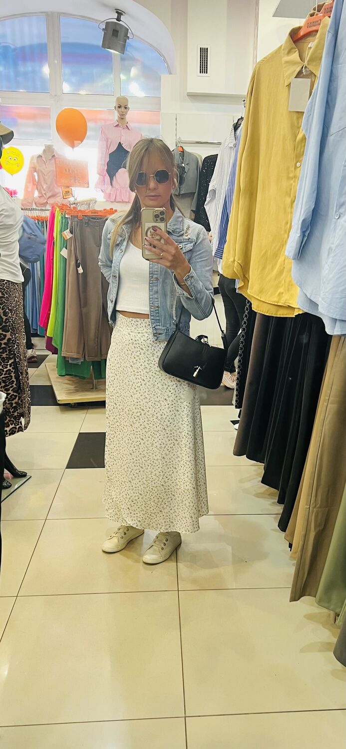  44152079  Elena, 41 ,    -