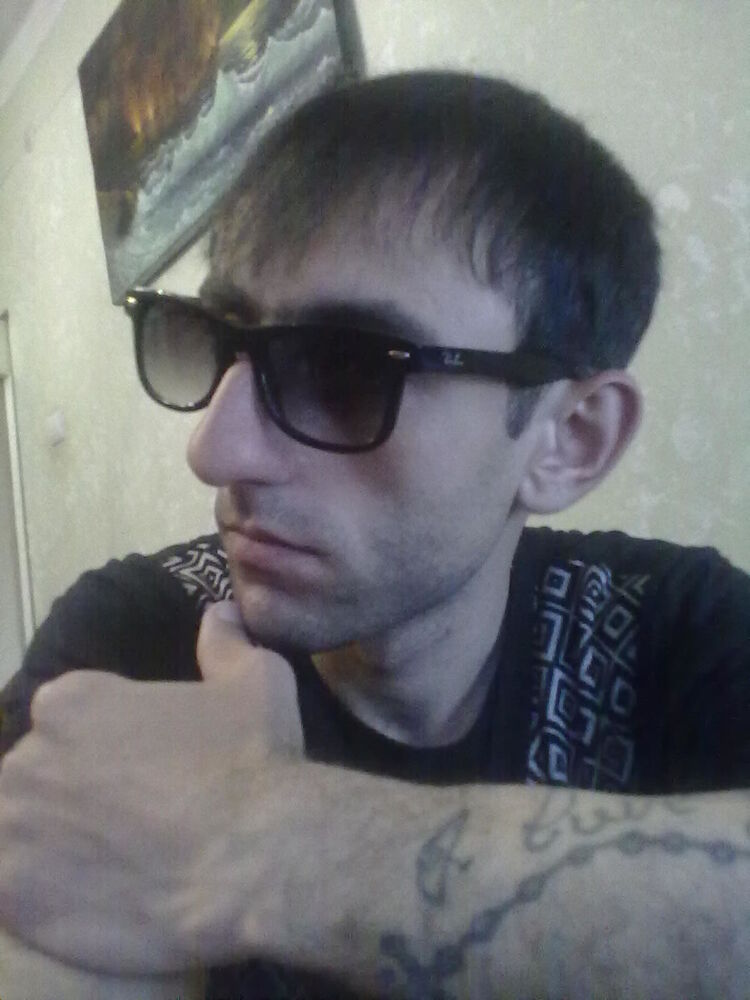  ,   Albert, 34 ,   