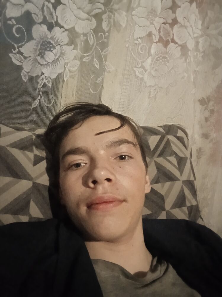  33584579  Alexander, 22 ,    