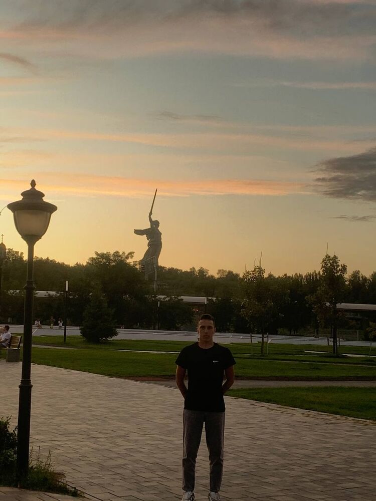  53044089  Denis, 20 ,    