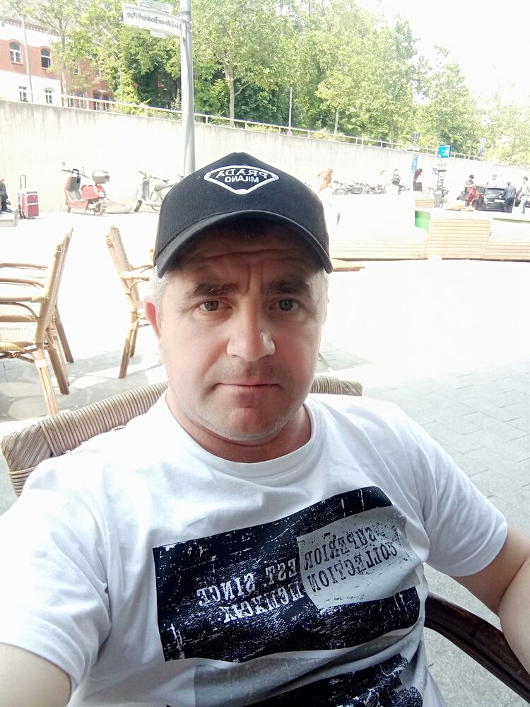  49037599  , 40 ,    -