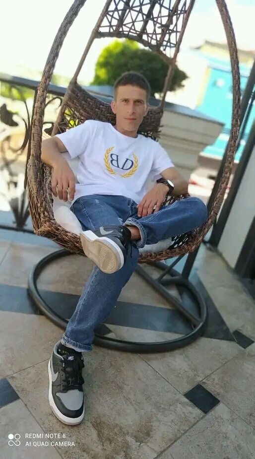  ,   Levani, 32 ,   ,   
