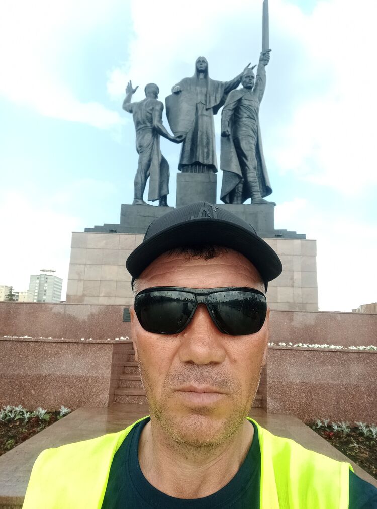  45211209  Asadbek, 48 ,    