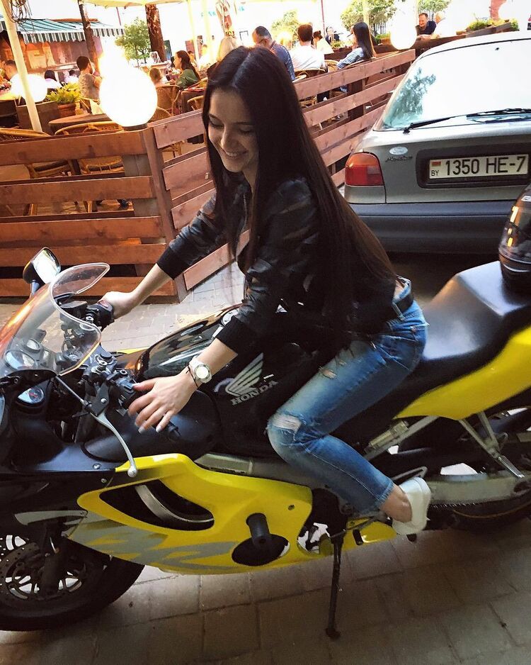  43400939  Emili, 29 ,    