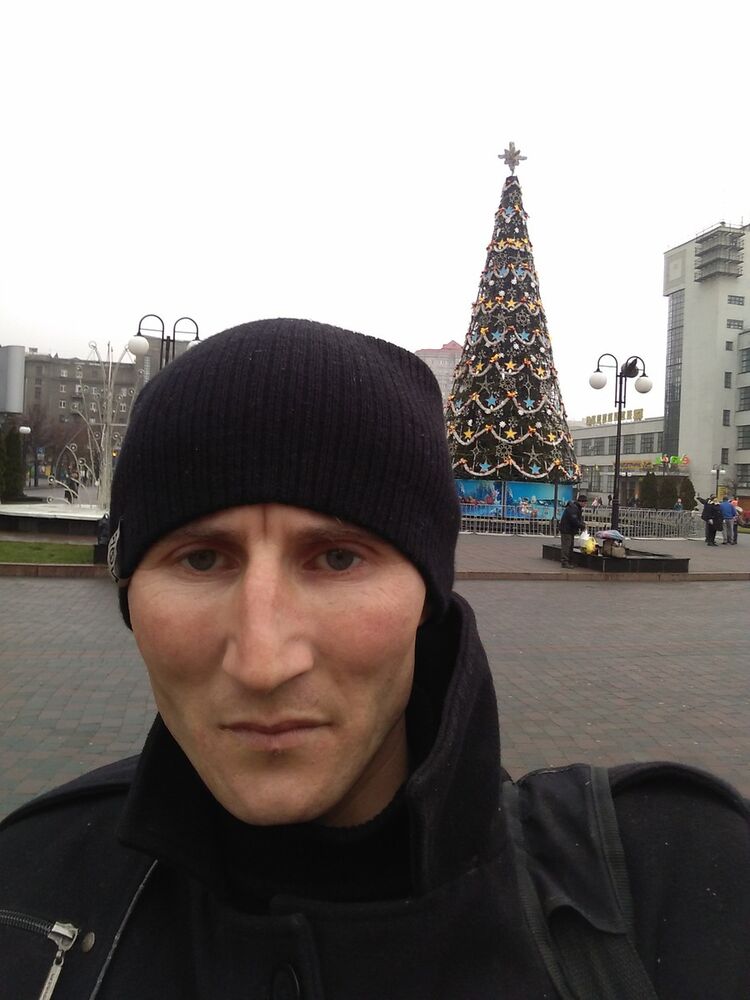  ,   Alex, 37 ,   