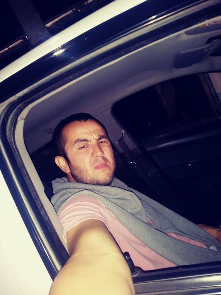  18082669  Ali, 39 ,    