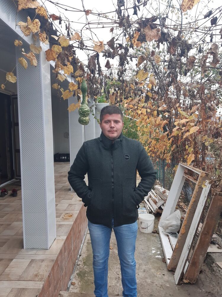  18026399  Petru, 32 ,    