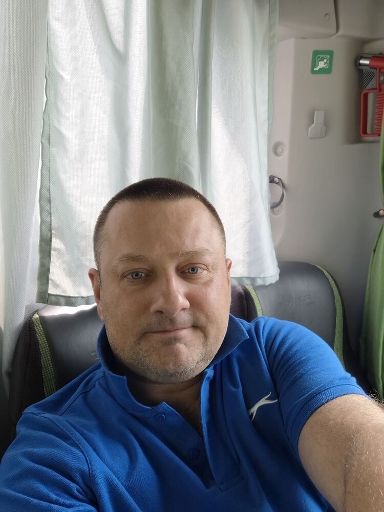  ,   Aleks, 47 ,   c 