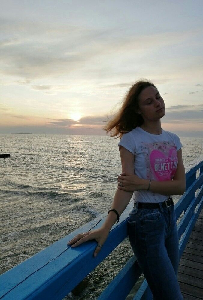  19184529  Julie, 23 ,    