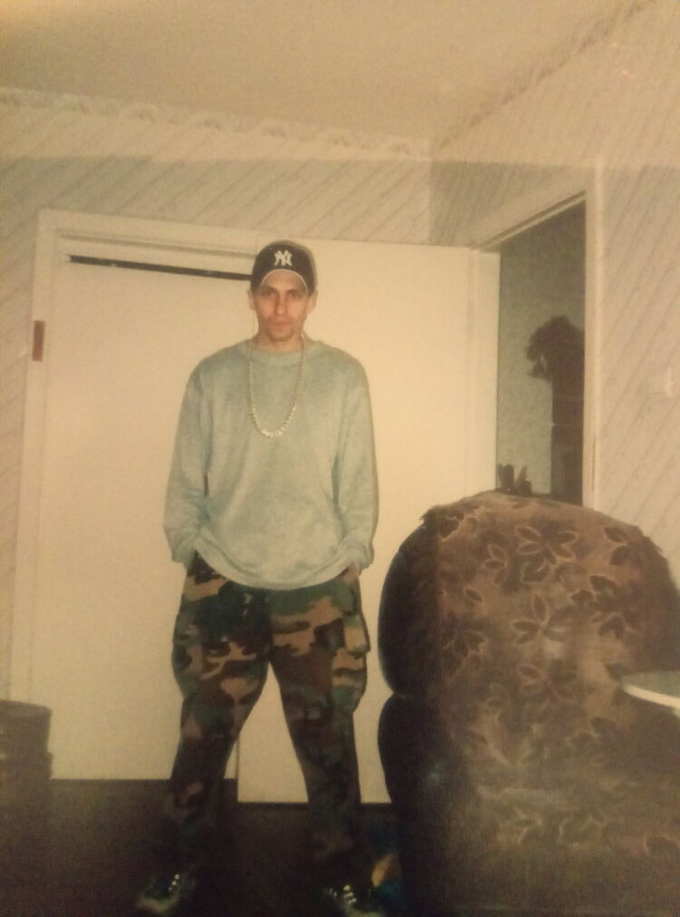  ,   Eduard, 44 ,  