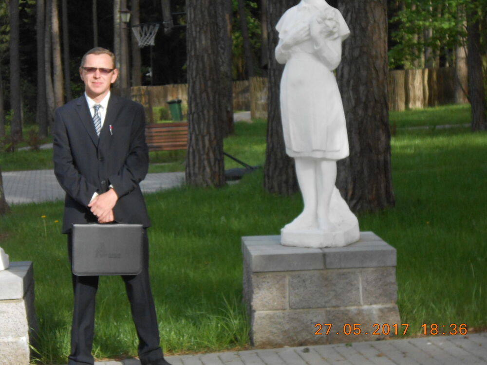  9650389  Dmitrii, 44 ,    