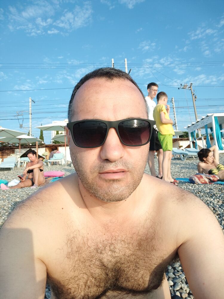 ,   Artur, 46 ,   ,   