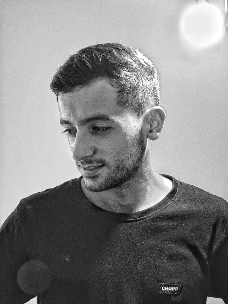  38082109  Vusal, 23 ,    