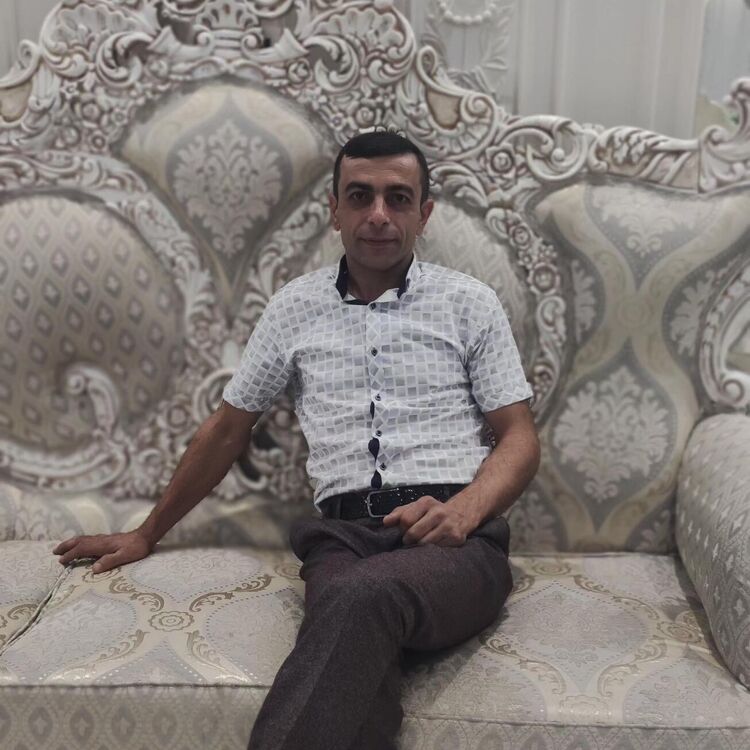  40329829  Artak, 42 ,    