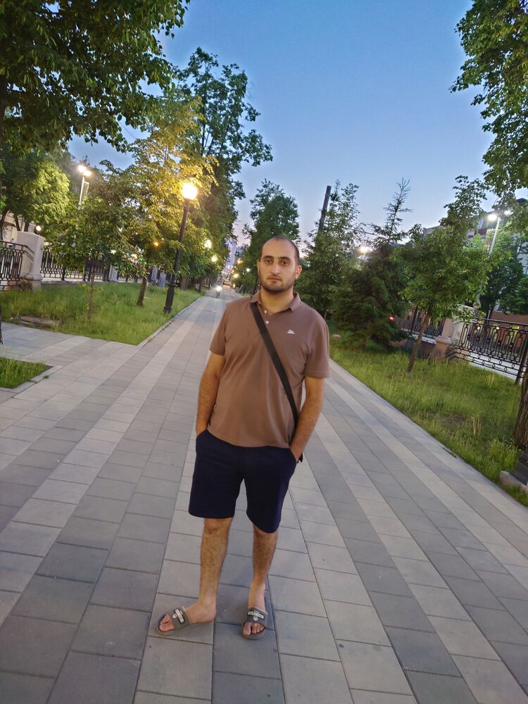  44274109  Hakob, 31 ,    