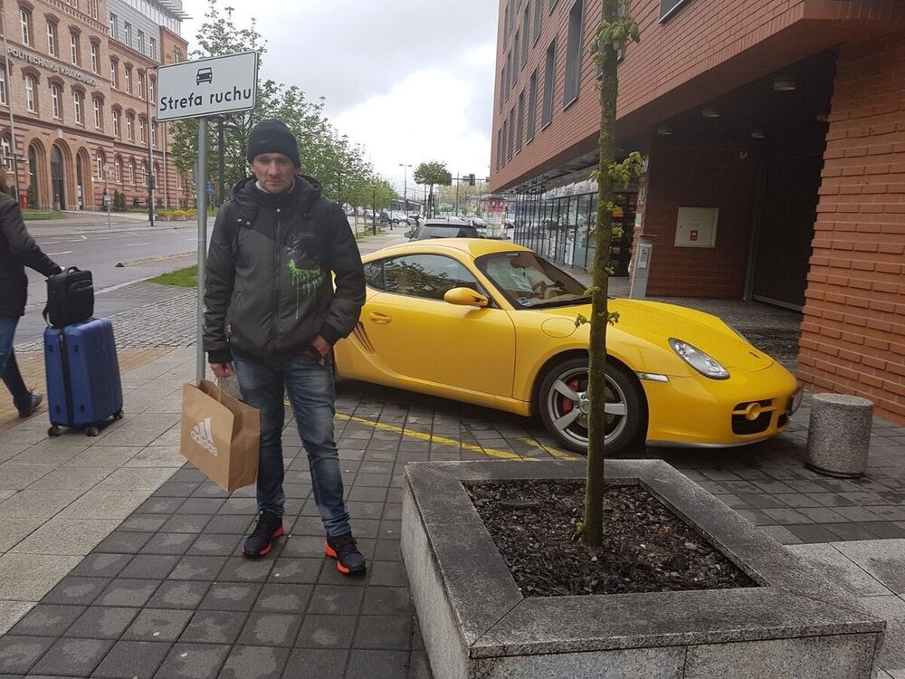  20984289  Roman, 43 ,    