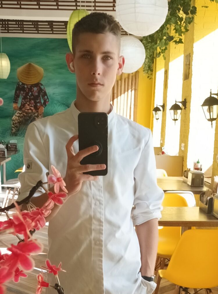  51983389  Pavel, 22 ,    