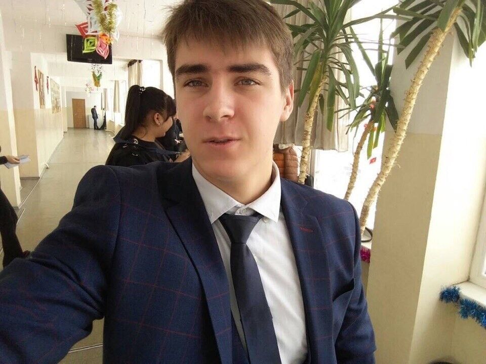  ,   Alex, 27 ,   