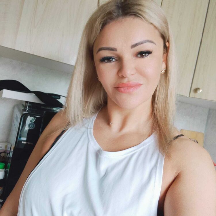  ,   Dina, 38 ,   ,   
